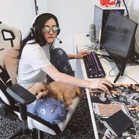  Karena begitu mereka tahu kamu seorang gadis, kamu mendapatkan banyak perhatian, atau kamu mendapatkan semua perhatian negatif, ungkap Pinda kepada Worldofbuzz. Foto: Instagram @pindapandaonly