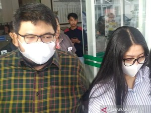 Bermasker, 2 Anak Walkot Medan Bungkam Usai Diperiksa KPK
