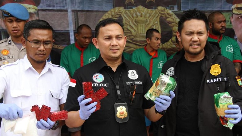 Pengembangan dari Kampung Ambon, Polres Jakbar Sita 23,6 Kg Sabu di Mal Pengembangan dari Kampung Ambon, Polres Jakbar Sita 23,6 Kg Sabu di Mal