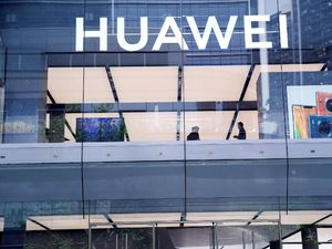 Huawei Siapkan Pesaing Motorola Razr Reborn