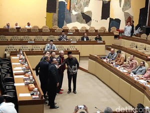 Politikus Golkar Ahmad Doli Kurnia Pimpin Komisi II DPR