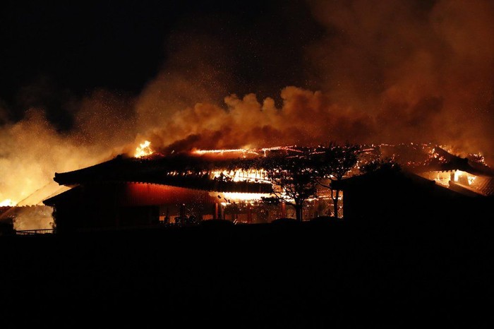 Istana Bersejarah di Jepang Terbakar