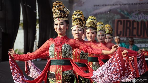 Tarian khas Kampung Adat Cirendeu