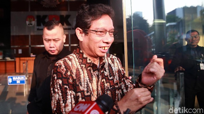 Dirjen Perdagangan Luar Negeri Kemendag Indrasari Wisnu Wardana cengengesan dan bungkam usai diperiksa KPK.