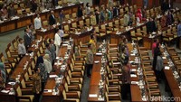 Berdasarkan catatan Sekretariat Jenderal DPR, 361 dari 575 anggota Dewan menghadiri paripurna penetapan Idham Azis sebagai Kapolri.