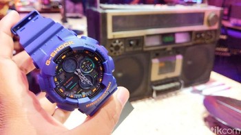 Casio juga tetap membawa tiga fitur dasar di seri G-Shock GA-140, yakni stopwatch, timer, dan alarm. Selain itu punya lampu LED untuk penerangan jam. Foto: Agus Tri Haryanto/detikINET