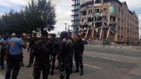 Kerusakan paling parah terjadi di bagian depan hotel. 