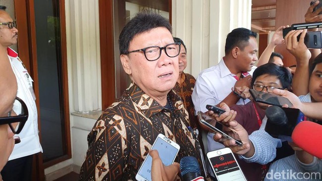 Buruh Tuntut UMP Naik 15%, Pembalut hingga Deodoran di Daftar KHL