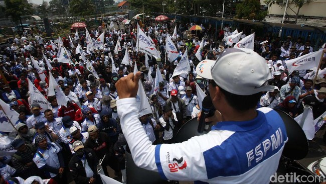 Buruh Tuntut UMP Naik 15%, Pembalut hingga Deodoran di Daftar KHL