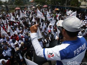 Buruh Tuntut UMP Naik 15%, Pembalut hingga Deodoran di Daftar KHL