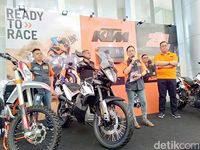 Moge KTM Mulai Sapa Warga Surabaya