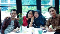 Ratu Meta juga pernah makan bersama dengan pasangan Musdalifah dan Fadel Islami. Foto: Instagram @ratu_meta705