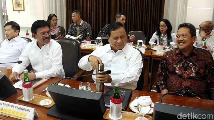 Penuh Tawa, Begini Akrabnya Prabowo-Sri Mulyani Sebelum Rapat Bareng