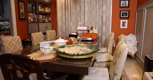 Area dapur dilengkapi meja makan besar. Namun dijelaskan Gigi, biasanya di sini hanya difungsikan untuk menyiapkan makanan. Foto: YouTube/Rumah Seleb MNCTV