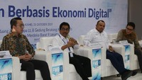 Hadir sebagai pembicara Vice President of Bussiness Operations Ruang Guru Richie Goenawan, Direktur Jenderal Informasi dan Komunikasi Publik Kominfo Widodo Muktiyo, Direktur Utama BAKTI Anang Latif dan Director of Digital Bisnis PT Telkom Indonesia Faizal R. Djoemadi saat memaparkan penjelasan pada diskusi Forum Merdeka Barat (FMB) 9 dengan tema “Pemerataan Berbasis Ekonomi Digital” di Jakarta. Foto: dok. Kemenkominfo