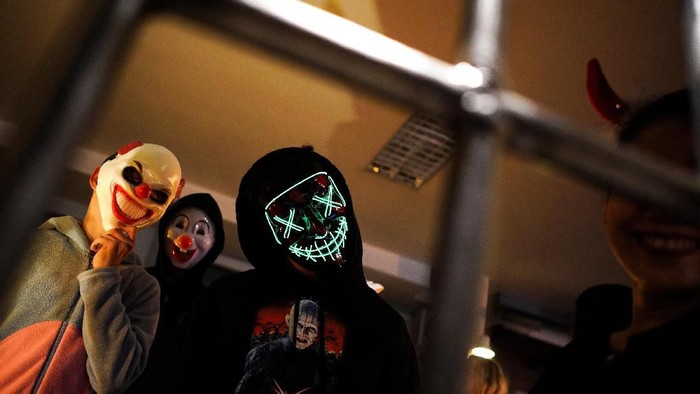 Intip Seramnya Perayaan Halloween di Thailand Sejumlah warga Thailand ikut merayakan pesta kostum Halloween yang bikin bulu kuduk merinding. Yuk, intip foto-fotonya.
