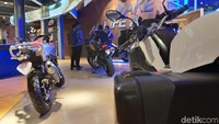 Sementara di lantai dasar terdapat bengkel yang bisa memuat 4 stall berikut gudang untuk suku cadang. 