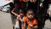 Menurut Budiyanto odong-odong menyerupai angkutan umum, namun tidak memperhatikan aspek keamanan, keselamatan, kenyamanan, keterjangkauan, kesetaraan, dan keteraturan. Polemik pelarangan odong-odong ini pun menuai komentar masyarakat. Warga Muara Angke misalnya, merasa keberatan jika odong-odong dilarang beroperasi. Pasalnya odong-odong dinilai masih layak untuk digunakan sebagai angkutan manusia asal dibuat peraturan yang tertib.