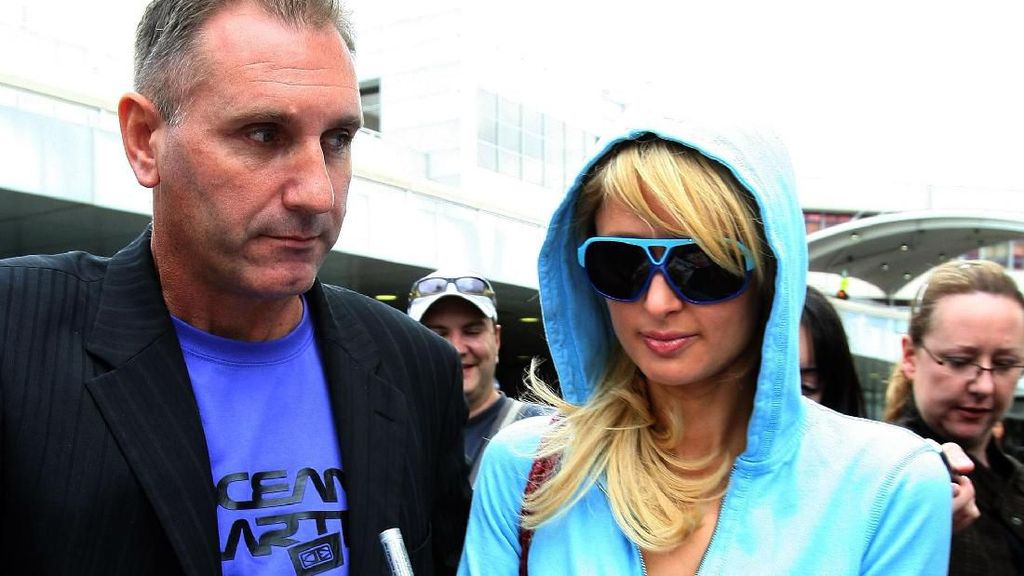 Paris Hilton Punya Seragam untuk di Rumah, Jumlahnya Sampai 100 Buah Paris Hilton Punya Seragam untuk di Rumah, Jumlahnya Sampai 100 Buah