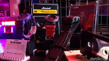 Hal itu bisa dilihat dari tampilan muka jam, tepatnya ada dua dial yang berbentuk bulat menyerupai pemutar musik Boombox yang hits di era 90s. Foto: Agus Tri Haryanto/detikINET