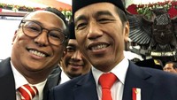 Nico memulai karir di dunia politiknya sebagai anggota DPR tahun 2014. Ia berasal dari fraksi PDI Perjuangan dan kini menjadi Wakil Bidang Pemuda dan Olahraga DPD PDI Perjuangan Jawa Barat periode 2015-2020. Foto: Instagram junicosiahaan