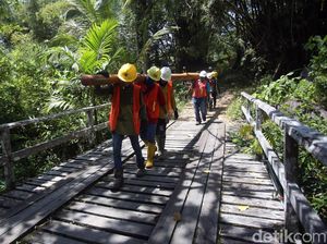 Potret Kerja Keras PLN Terangi Perbatasan Indonesia