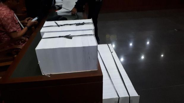 Ada tiga berkas perkara Wawan yaitu korupsi Alkes Banten, Tangsel dan Tindak Pidana Pencucian Uang.