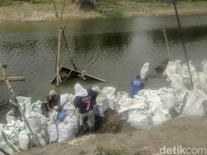 Perahu Baja di Dasar Bengawan Solo Diekskavasi, Ditarget 5 Hari Rampung