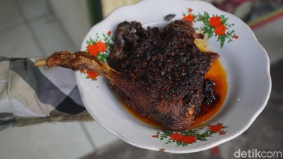 20 Bebek Goreng yang Mantul Ada di Sini