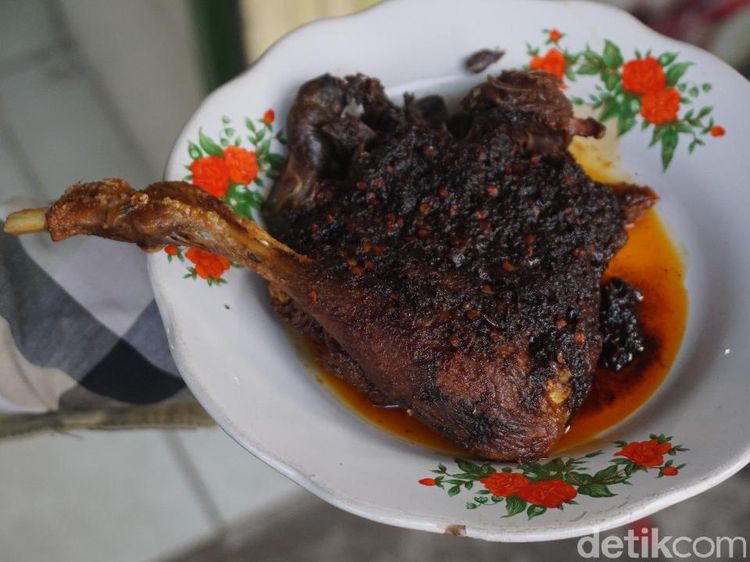 20 Bebek Goreng yang Mantul Ada di Sini