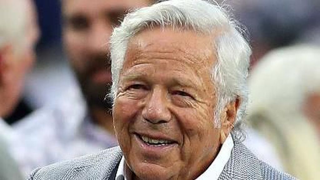 Video Robert Kraft Jawab Tantangan Donasi Macklemore: Ed Sheeran Telepon Duluan