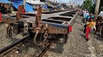 Pasar Gaplok di Pinggir Rel Kereta Api yang Melegenda
