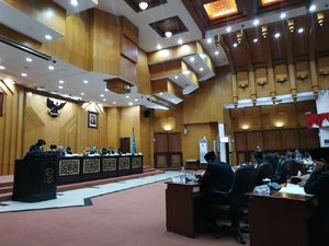 Risma Diserang Politikus NasDem, Ini Pembelaan Ketua PDIP Surabaya