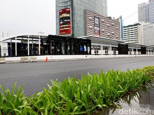 Foto Halte Transjakarta di Kawasan Bundaran HI Sebelum Dirusak Massa