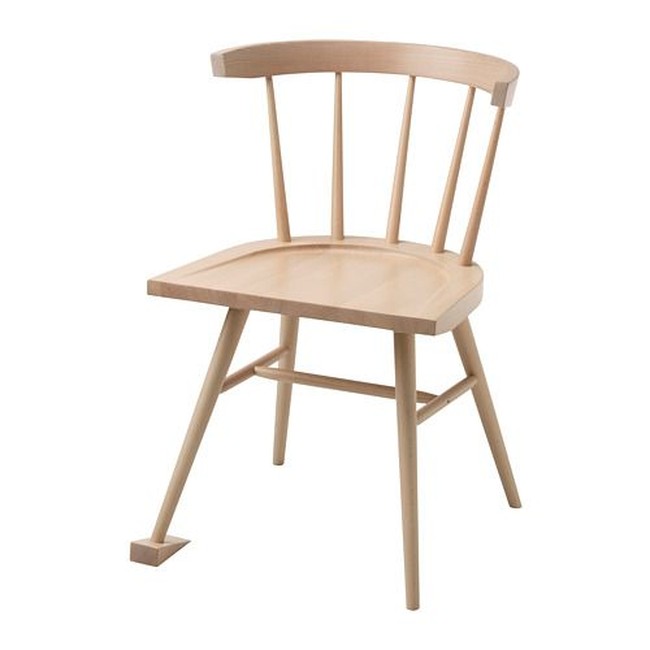 Kursi berdesain modern ini juga terbuat dari kayu birch. Sehingga serasi jika dipadukan dengan meja dari koleksi yang sama. Foto: Dok. IKEA