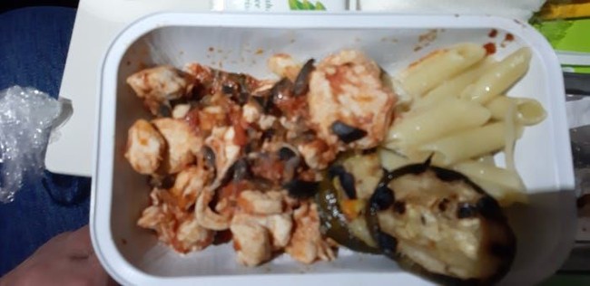 Sering Naik Pesawat, Netizen Bagikan Foto Makanan Menjijikan dari Berbagai Maskapai
