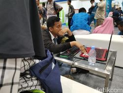 Hujan Lebat, Pemburu Diskon di Indocomtech 2019 Tetap Ramai