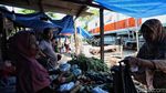 Pasar Gaplok di Pinggir Rel Kereta Api yang Melegenda