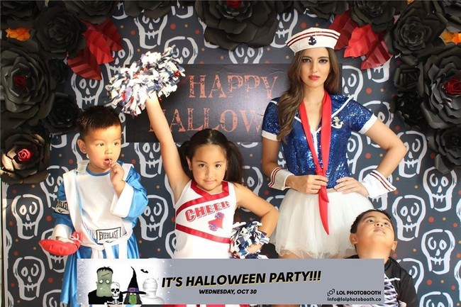 Nia Ramadhani pun tak ingin ketinggalan pesta Halloween. Ia menggelar acara yang bersahabat untuk anak-anak sehingga digelar siang hari. Istri pengusaha Ardi Bakrie ini tampil menjadi pelaut cantik dan seksi. Foto: Instagram