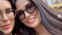 Ia pun menjadi sosok ibu yang bisa dibanggakan dan dicintai anak-anaknya. Dok. Instagram/demimoore