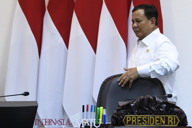 Naik Alphard Putih 1-00, Prabowo Temui Jokowi di Istana Naik Alphard Putih 1-00, Prabowo Temui Jokowi di Istana
