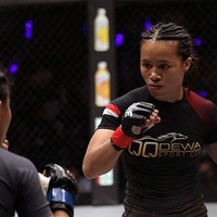 Tati merupakan anak kedua dari enam bersaudara. Dia bukan terlahir dari keluarga atlet. Ia memulai karier sebagai atlet dengan menekuni olahraga wushu saat duduk di bangku kelas tiga SMA. Foto: Dok. Instagram @hertati88