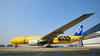 Maskapai United Airlines pun bukan satu-satunya yang memeriahkan peluncuran film Star Wars terbaru. Ada juga maskapai All Nippon Airways (ANA) yang mendekor pesawatnya berwarna kuning terang seperti karakter C3PO (ANA)