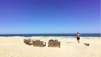 Menikmati waktu di pantai saat berkunjung ke Ciudad de la Costa, Uruguay. (drfeliperossi/Instagram)