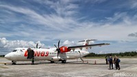  Untuk menuju ke wilayah tersebut wisatawan dapat menggunakan pesawat dari Bandar Udara Internasional Juwata, Tarakan, Kalimantan Utara.