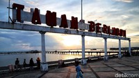 Taman Berlabuh yang berada di Tarakan, Kalimantan Utara, jadi salah satu destinasi pilihan warga sekitar untuk menghabiskan libur akhir pekan.