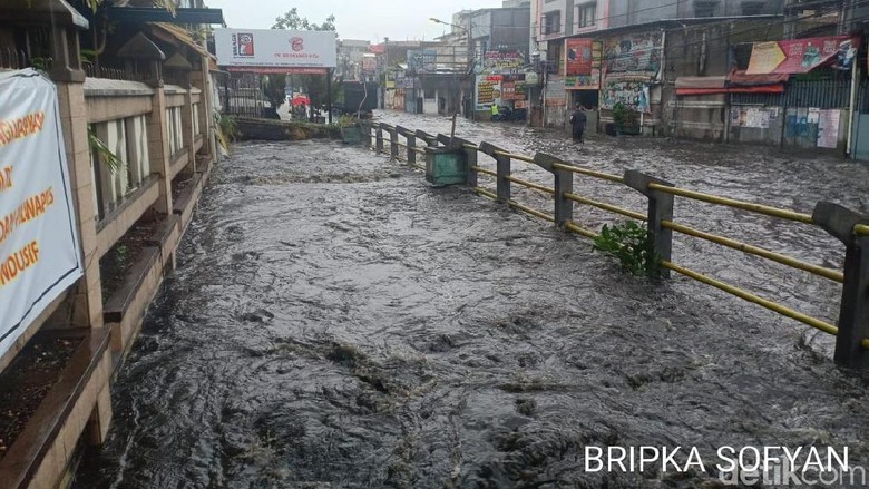 Hujan Deras Guyur Bandung, Jalan Pagarsih Banjir Hujan Deras Guyur Bandung, Jalan Pagarsih Banjir