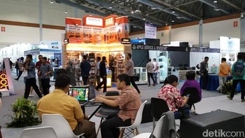 Pengunjung pun banyak yang duduk bersantai menikmati suasana. (Foto: detikINET/Aisyah Kamaliah)