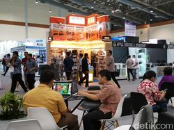 Hujan Lebat, Pemburu Diskon di Indocomtech 2019 Tetap Ramai