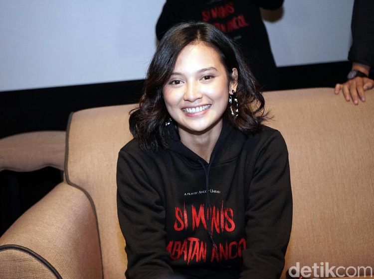 Senyum Indah Permatasari saat Ditanya soal Ibunda dan Arie Kriting